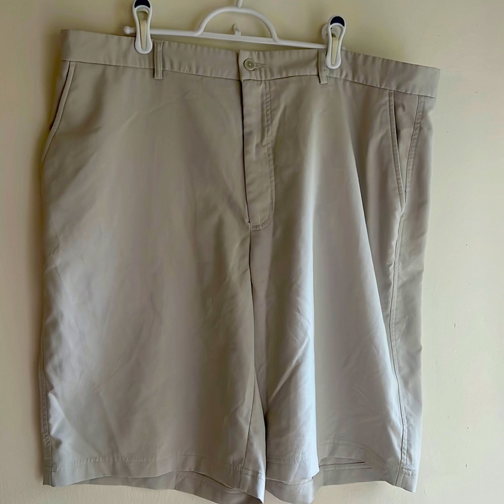 Like New Kirkland Men’s Tailored Shorts - 40 - Cream